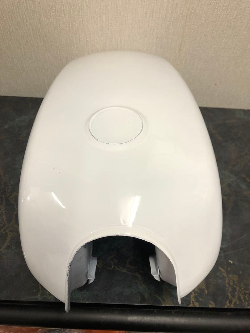 ☆送料無料‼︎ 汎用8Lビッグタンク　ピュアホワイト　エイプ.CD50.FTR