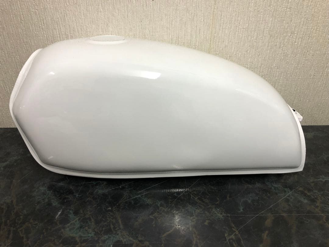 ☆送料無料‼︎ 汎用8Lビッグタンク　ピュアホワイト　エイプ.CD50.FTR