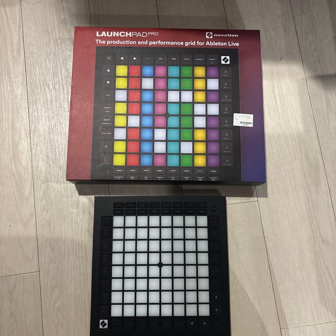 ライセンス未使用　Launchpad Pro mk3 MIDIコントローラー