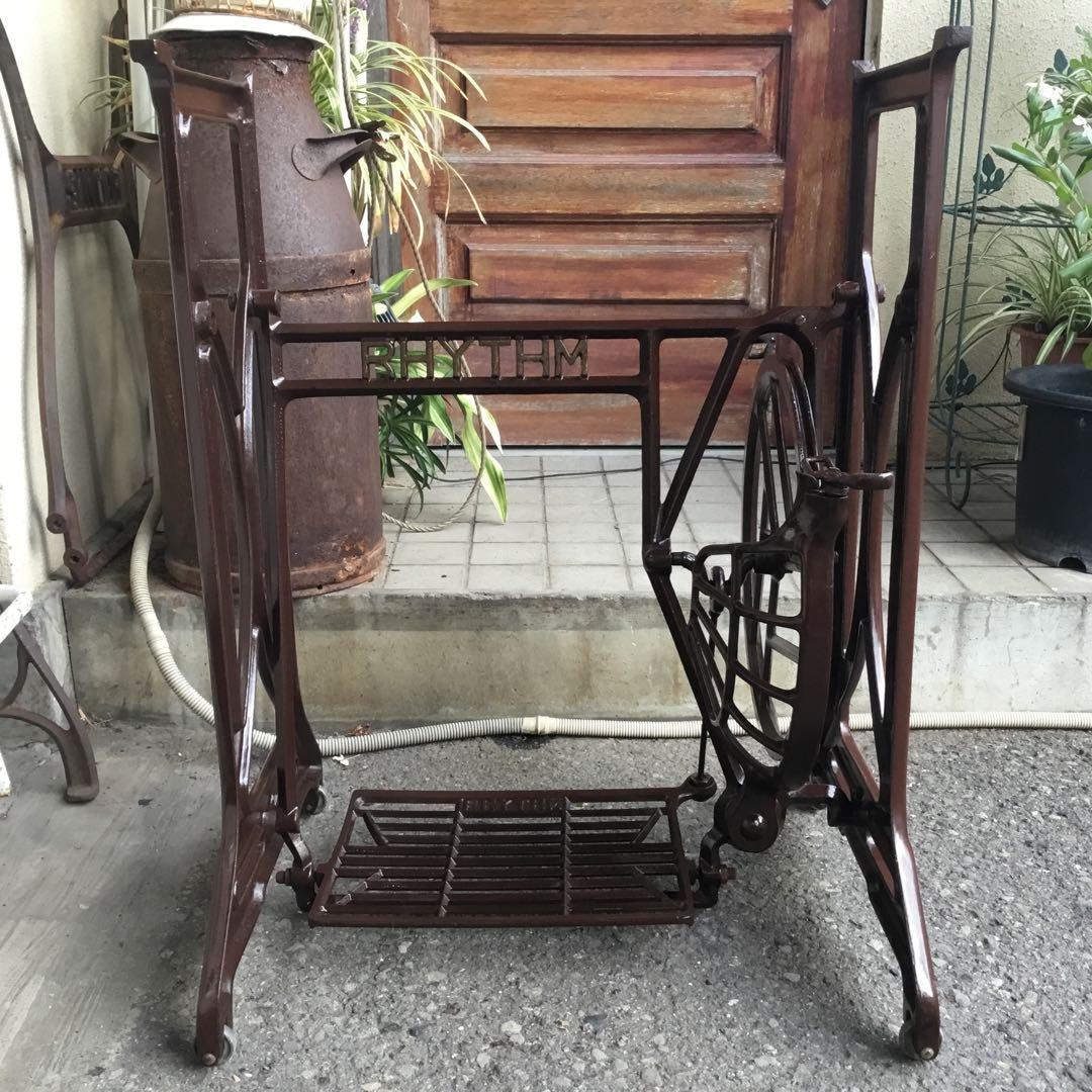 RHYTHMヴィンテージ テーブル脚アイアン　テーブルに！