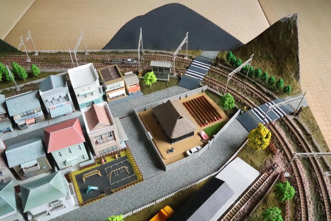 Nゲージ自作ジオラマ　トミックス線路　田舎の駅、風景　複線走行可