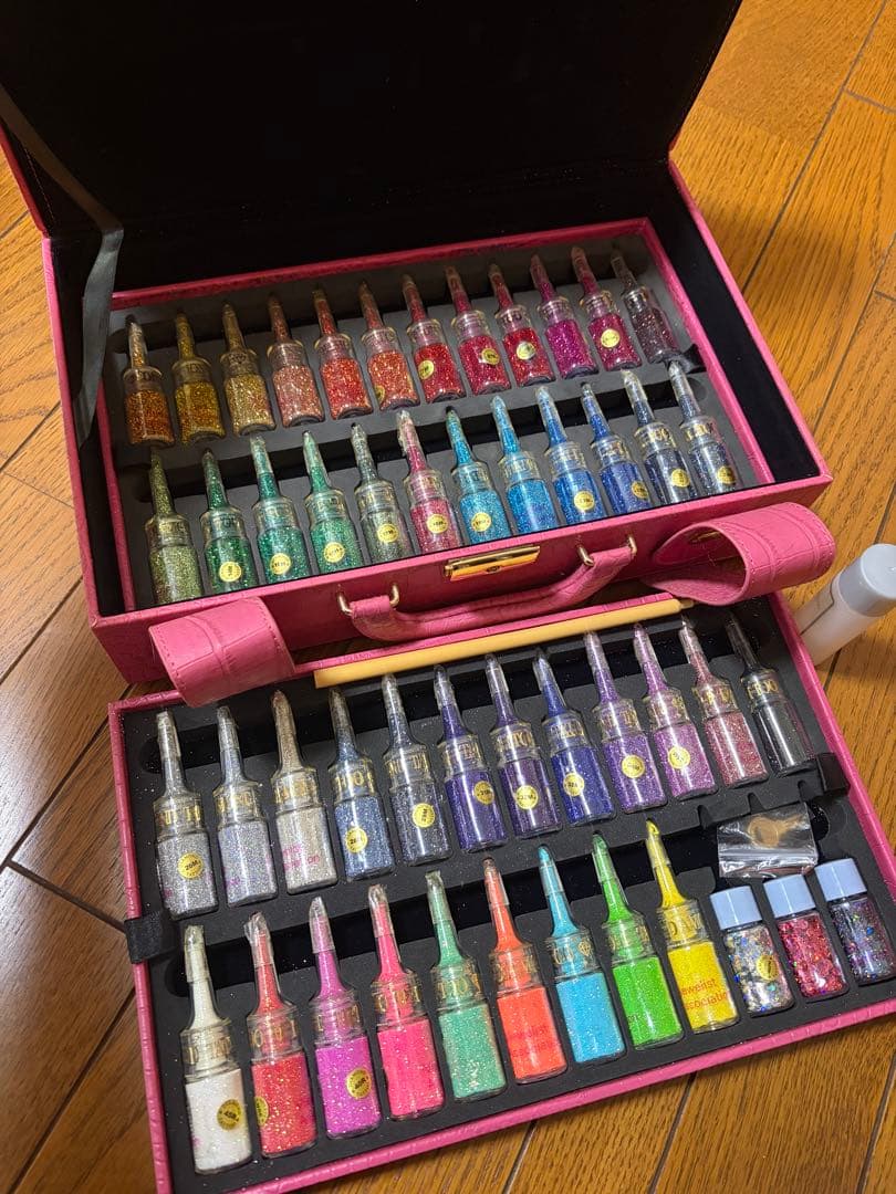 美品　48色以上　ボディジュエリー多色グリッターセット　ケース付き