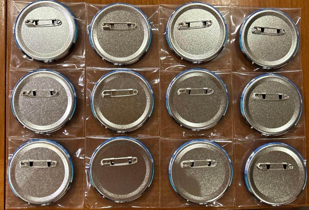 進撃の巨人　リヴァイ　缶バッジ　12個セット カラオケの鉄人　桜木町店