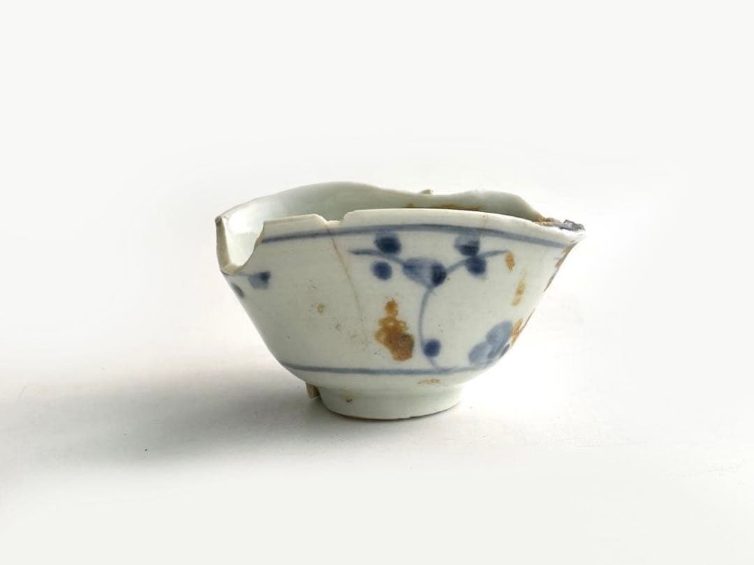 骨董　アンティーク　初期伊万里陶片　染付薺文小碗　盃　酒器　残欠　発掘　出土