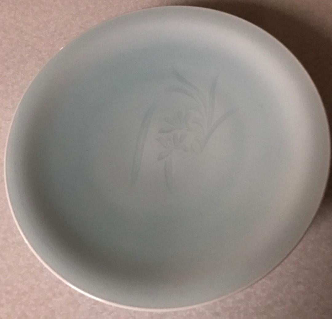 ■ 塚本快示　快山窯（人間国宝） ■　　青白磁 高台鉢 　箱付き