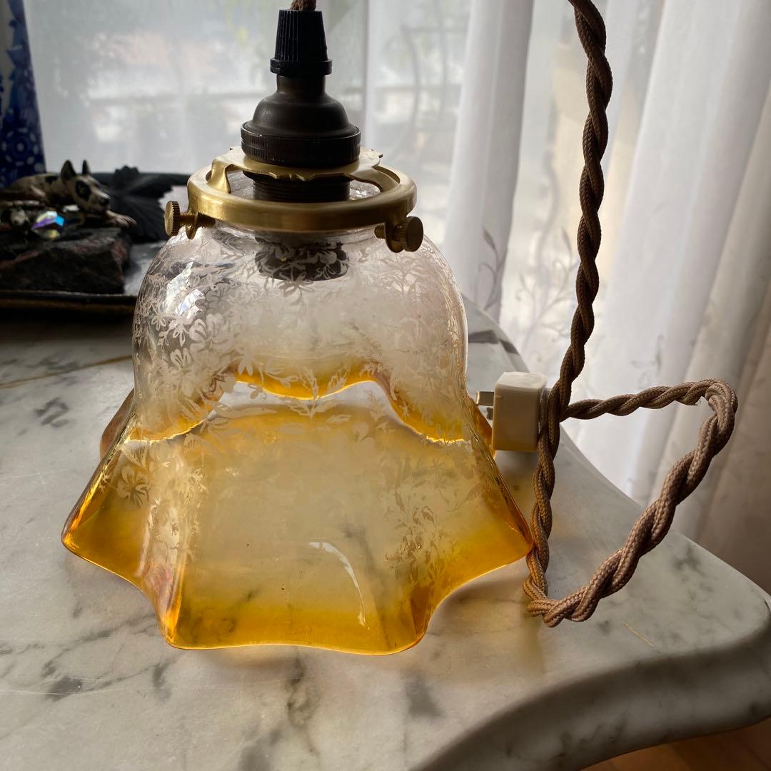 英国　アンティーク　エッチング　　ボタニカルな草花模様　ペンダント灯具