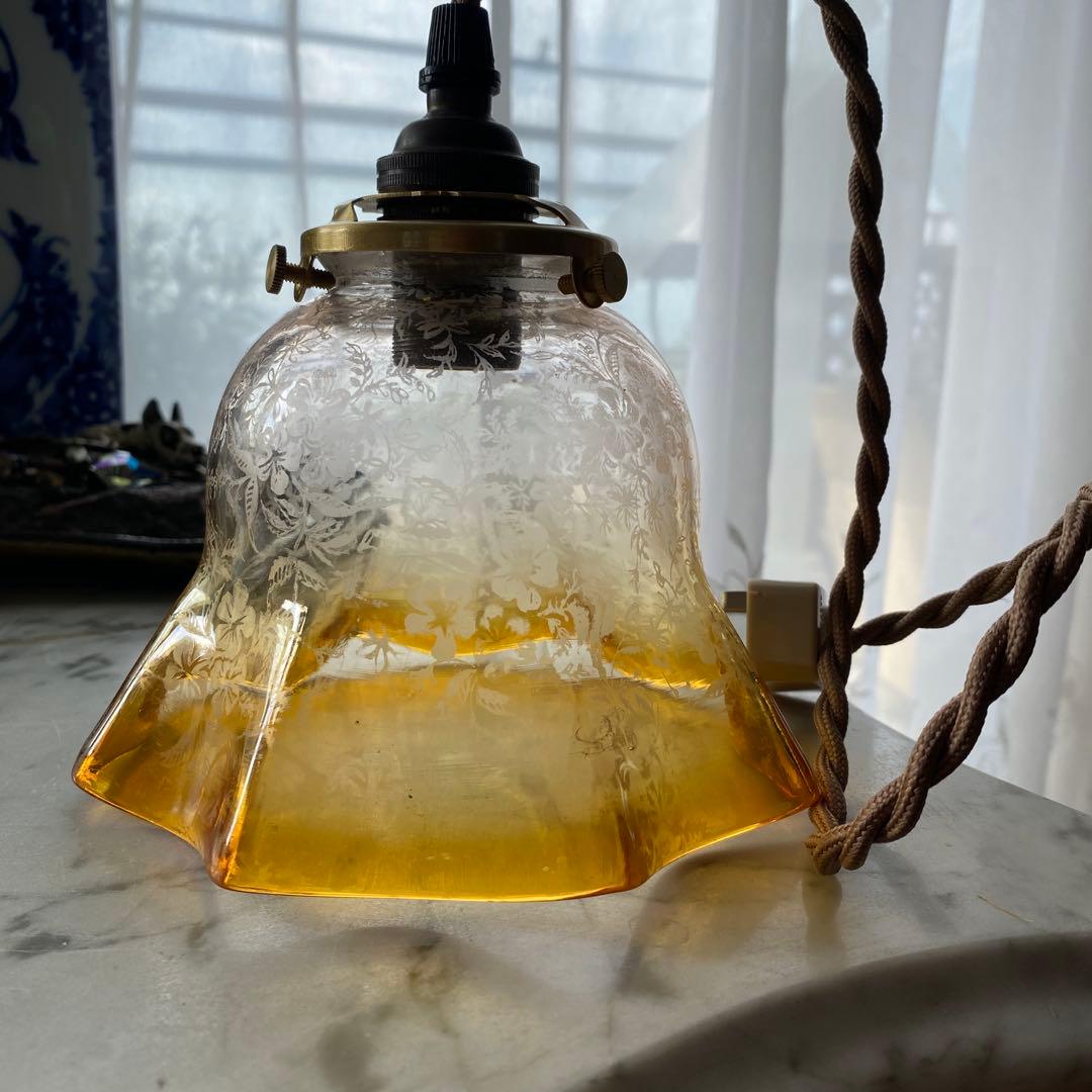 英国　アンティーク　エッチング　　ボタニカルな草花模様　ペンダント灯具