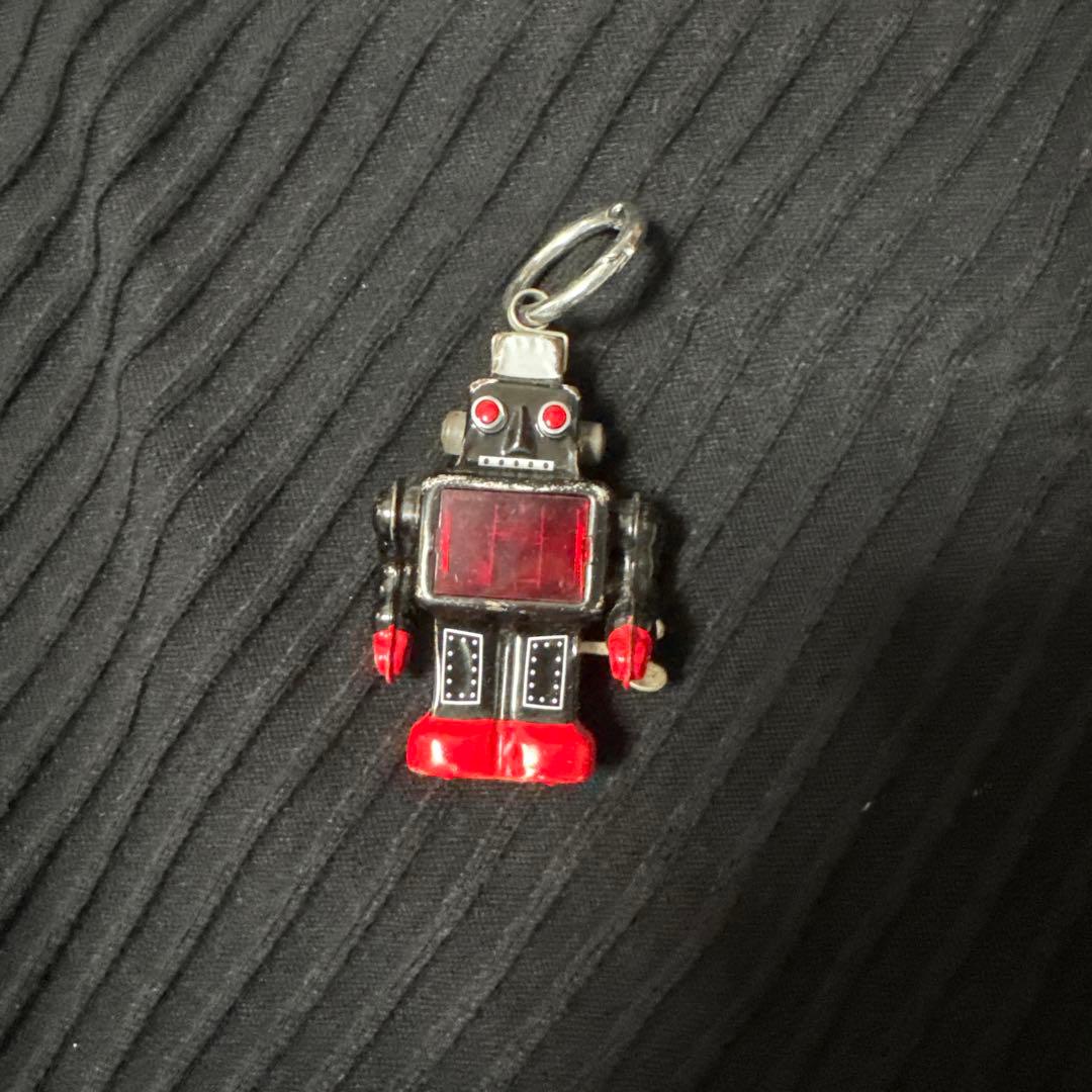 ロボット型チャーム 黒と赤