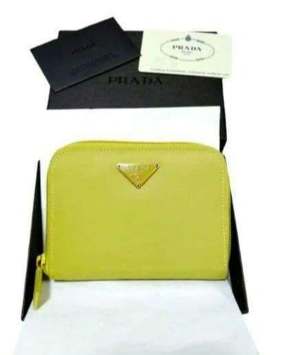 かこ様新品未使用PRADA プラダ折り財布　二つ折りジップウォレットナイロン黄緑