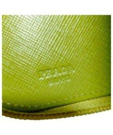 かこ様新品未使用PRADA プラダ折り財布　二つ折りジップウォレットナイロン黄緑
