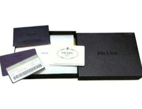 かこ様新品未使用PRADA プラダ折り財布　二つ折りジップウォレットナイロン黄緑