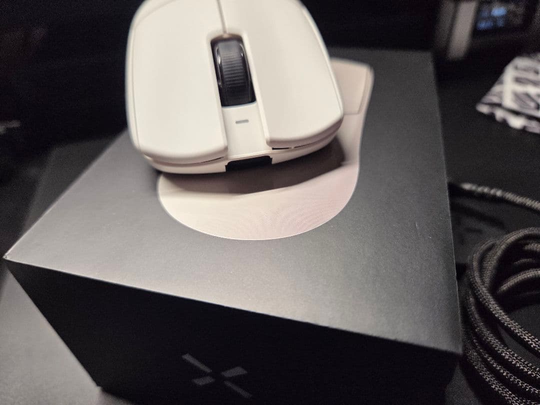 HITSCAN hyperlight white　ゲーミングマウス