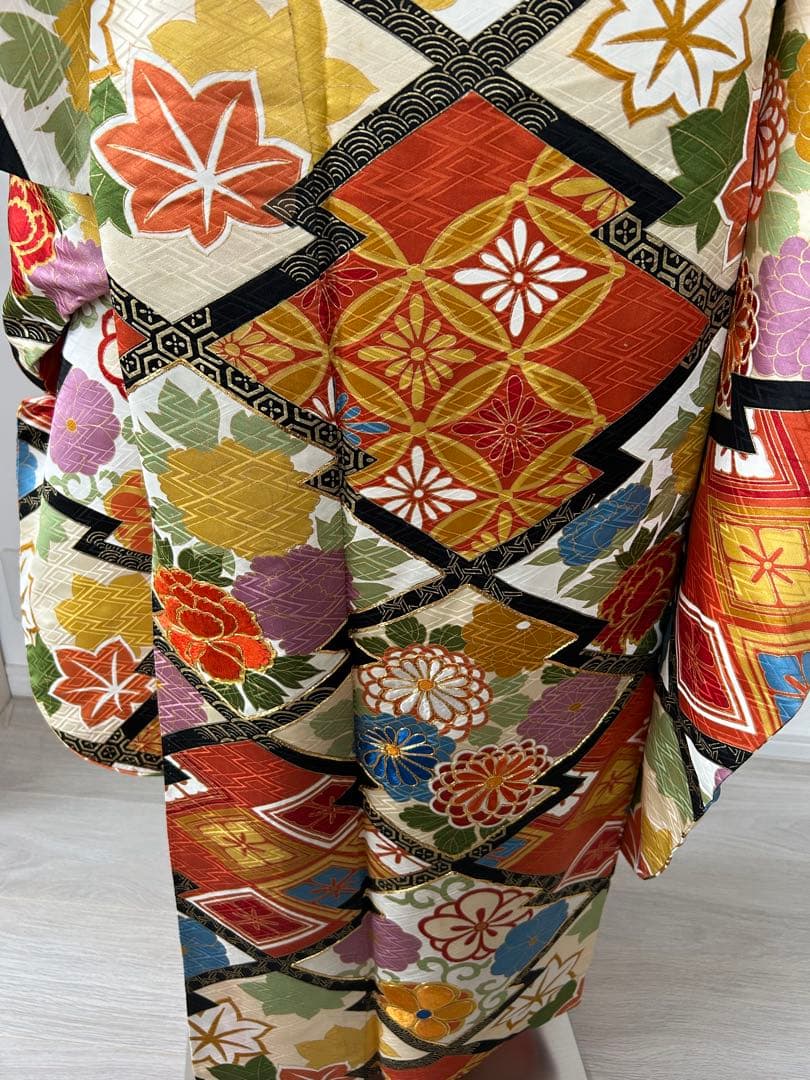 美品　正絹振袖フルセット　古典柄　豪華　金刺繍　金彩