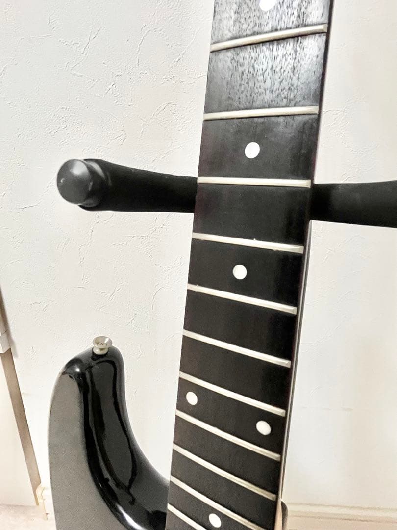 ストラトキャスタータイプ　ブラック(未使用弦6本セット付き)