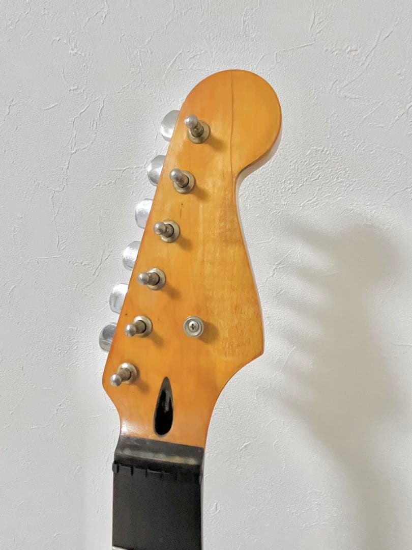 ストラトキャスタータイプ　ブラック(未使用弦6本セット付き)