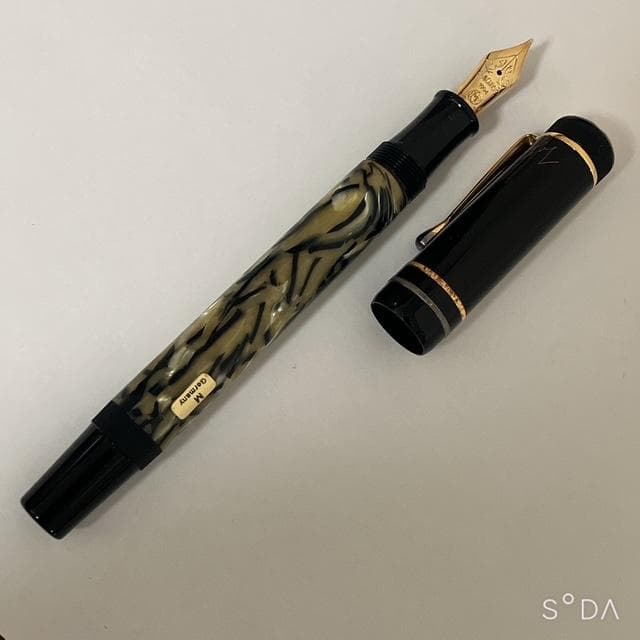 【べる】モンブラン 万年筆 オスカーワイルド 世界限定2万本 18K