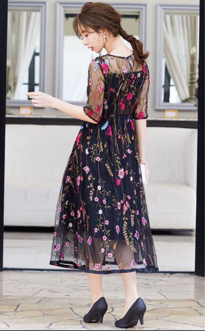 ニアナ niana ヴィンテージ風フラワー刺繍ドレス 結婚式ワンピース