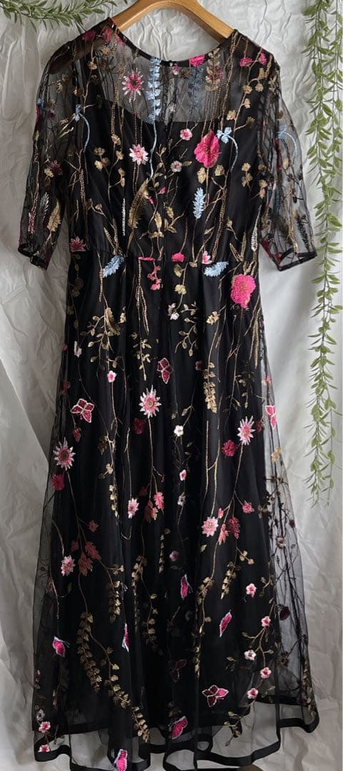 ニアナ niana ヴィンテージ風フラワー刺繍ドレス 結婚式ワンピース