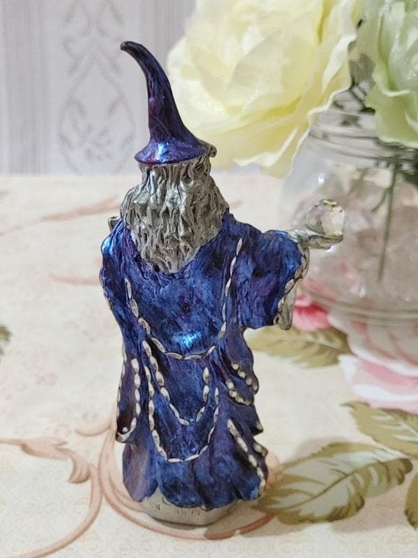 魔法使いのフィギュア 青と銀