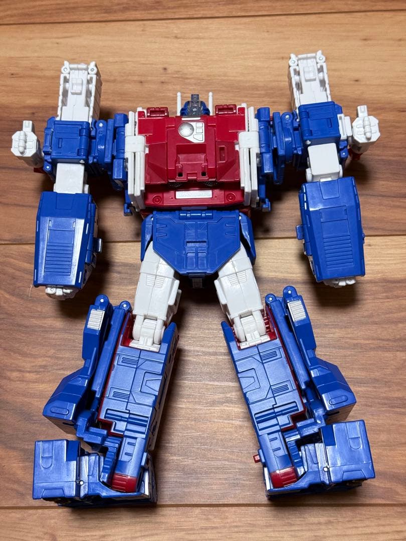 トランスフォーマー　スタジオシリーズ　ウルトラマグナス