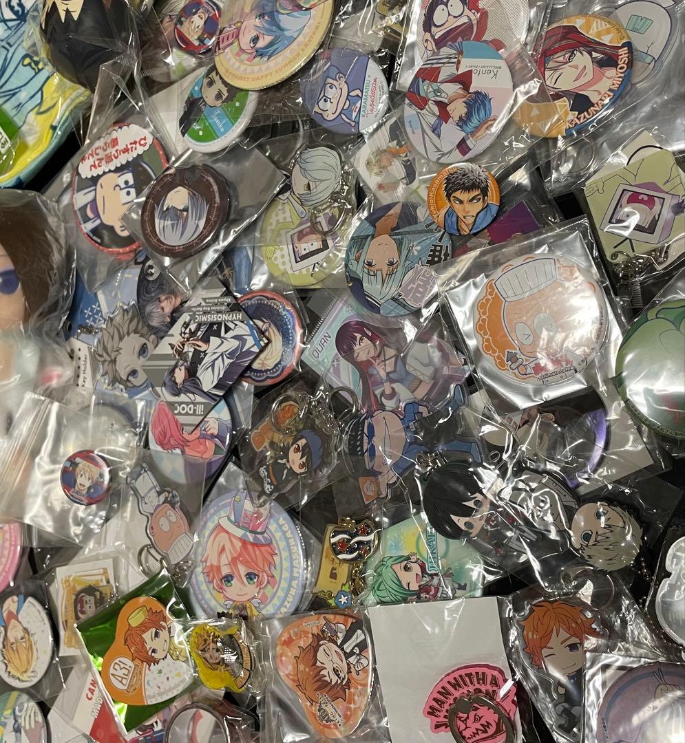 ④アニメグッズまとめ売り 大量 アクキー 缶バッジ 100点