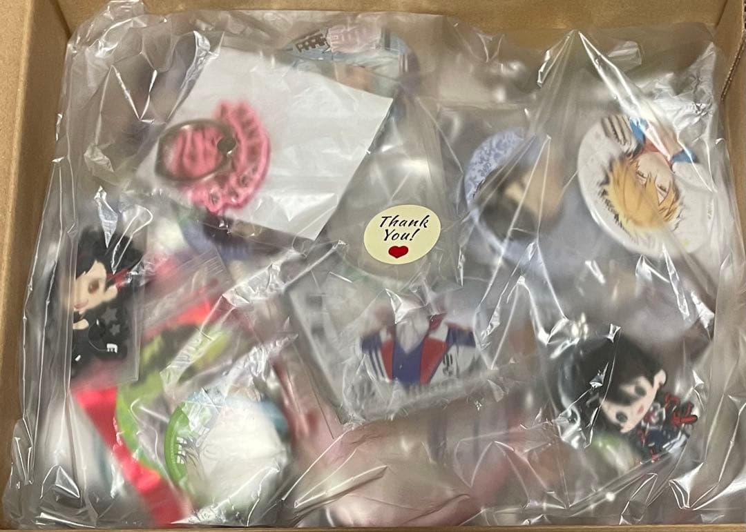④アニメグッズまとめ売り 大量 アクキー 缶バッジ 100点