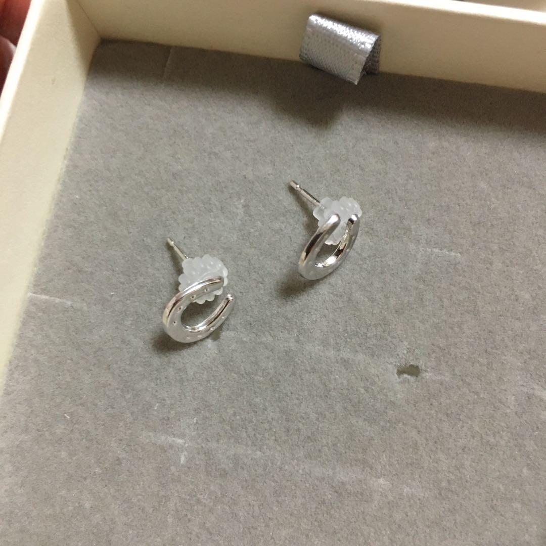 ツツミ ホースシューモチーフ　プラチナピアス新品