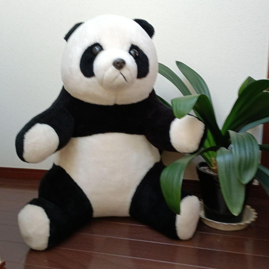 大きいパンダのぬいぐるみ