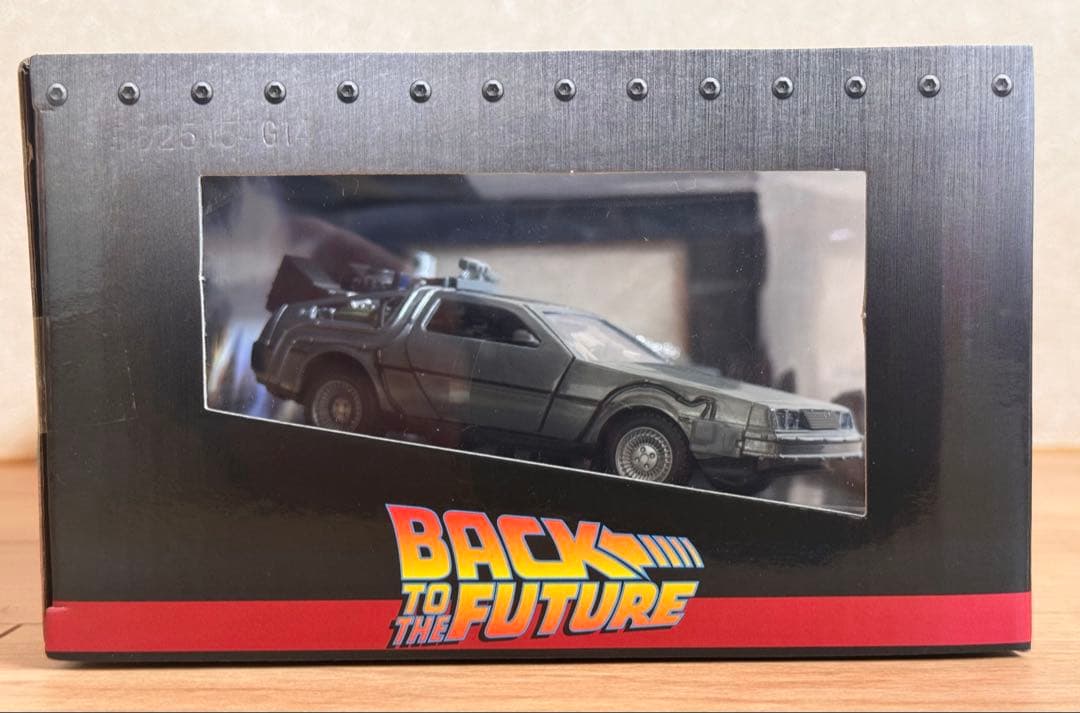バック・トゥ・ザ・フューチャー 1/32 SCALE 3 PACKデロリアン