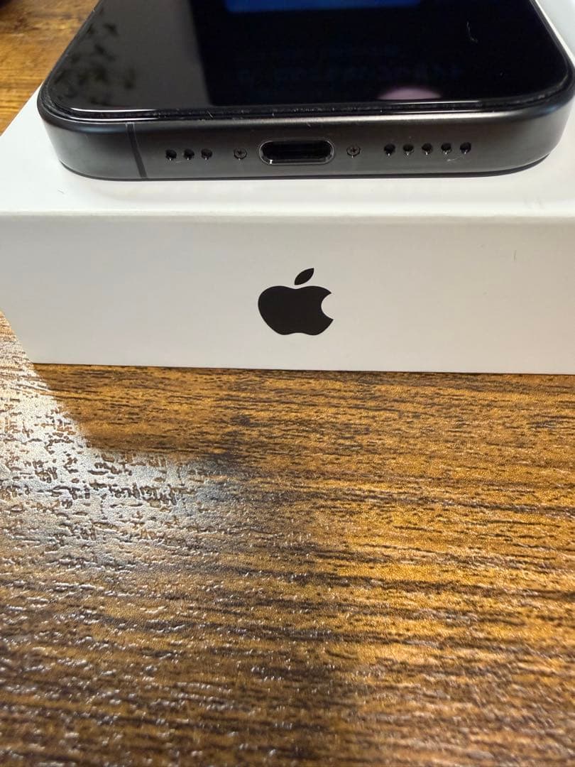 iphone15 pro 256gb simフリー　ブラックチタニウム　超美品