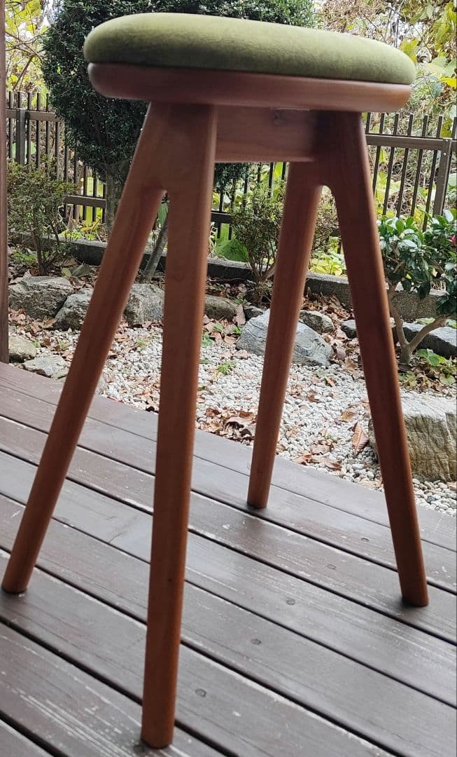 ナガノインテリア 緑色スツール