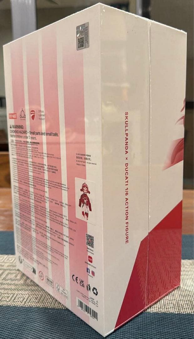 SKULLPANDA x DUCATI アクションフィギュア