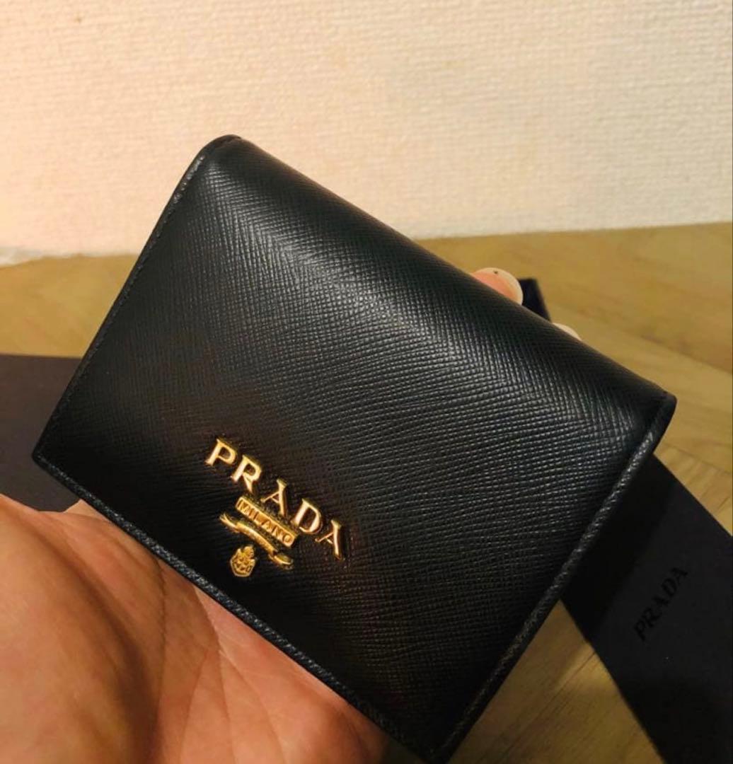 美品 PRADA サフィアーノレザー 二つ折り財布 (RFID搭載)