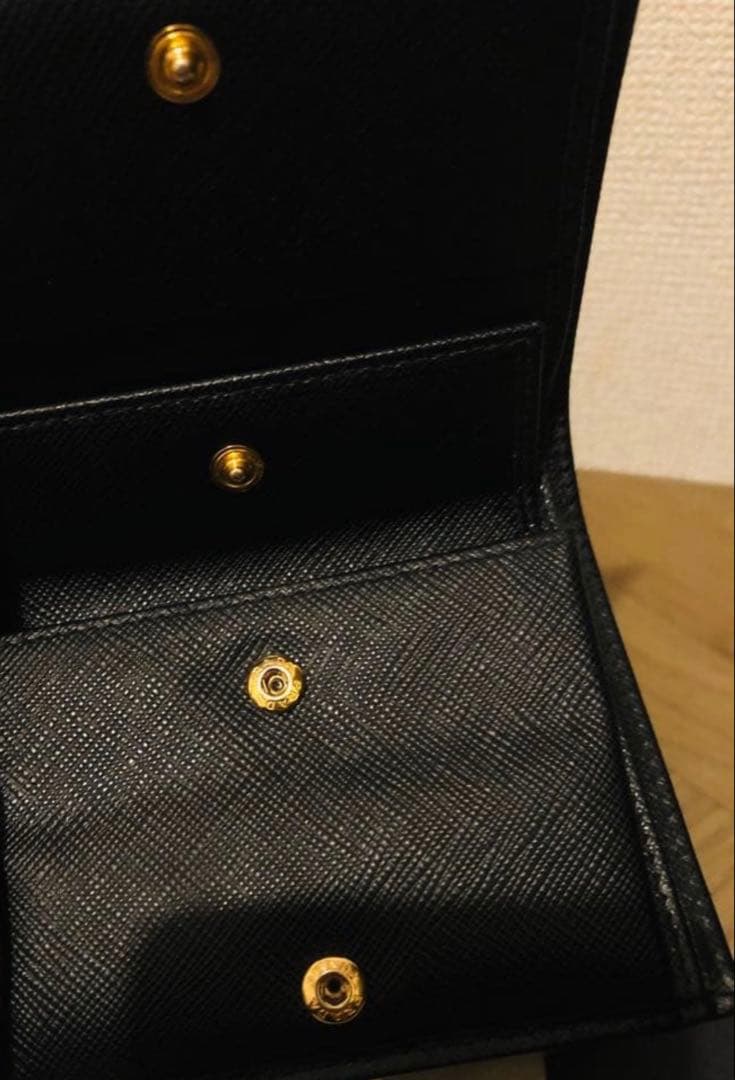 美品 PRADA サフィアーノレザー 二つ折り財布 (RFID搭載)