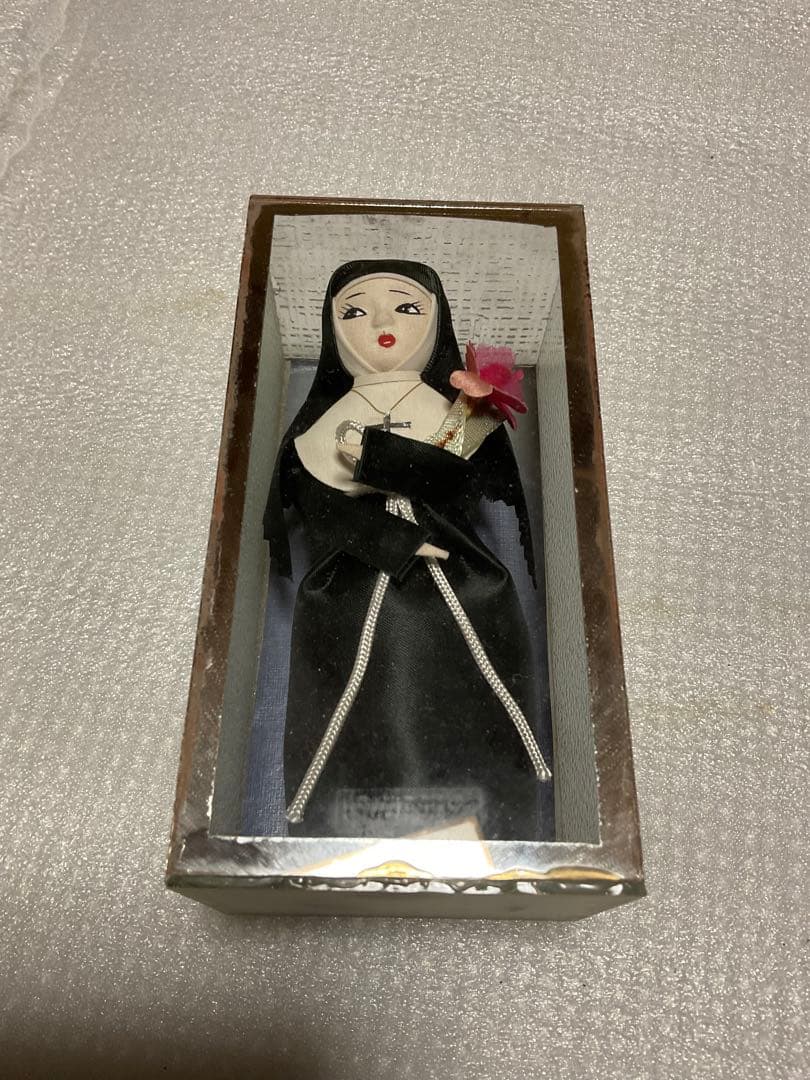 黒い修道女の人形／長崎県大浦天主堂にて購入【昭和アンティーク】。