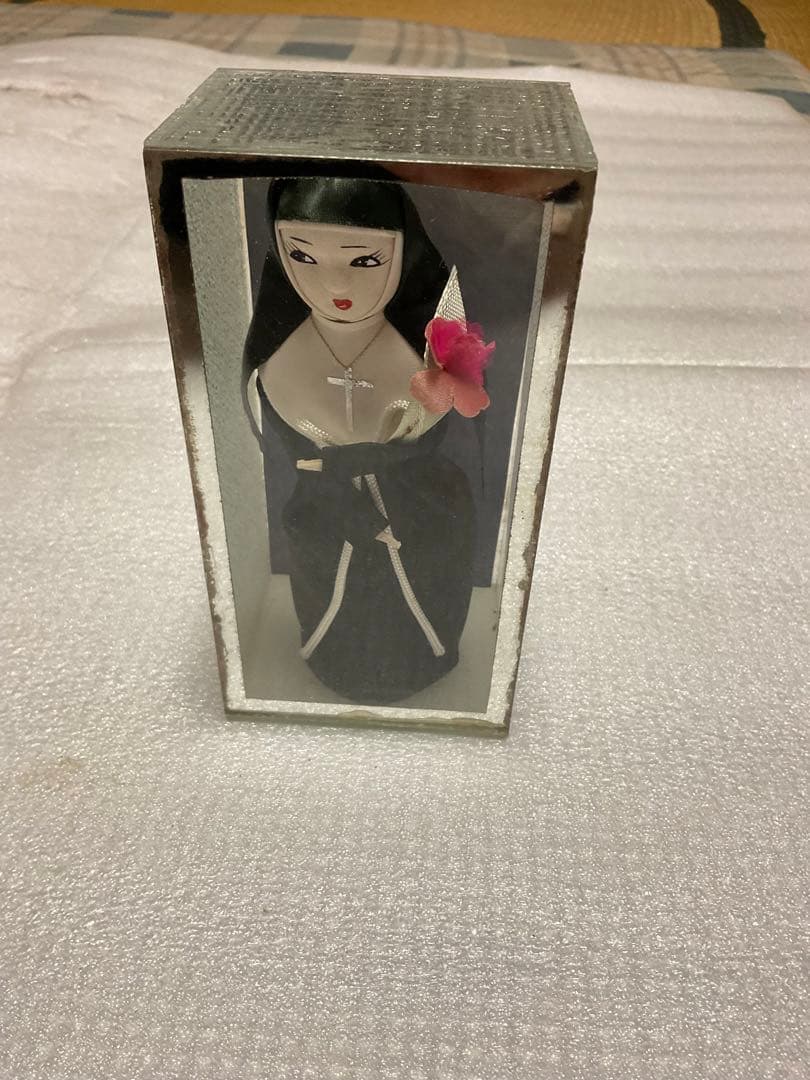 黒い修道女の人形／長崎県大浦天主堂にて購入【昭和アンティーク】。