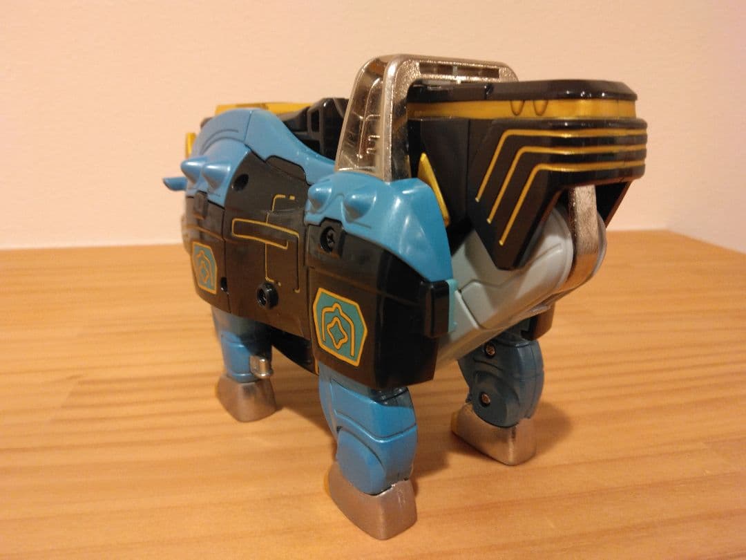 ガオレンジャー☆ガオライノス＆ガオマジロ(美品)