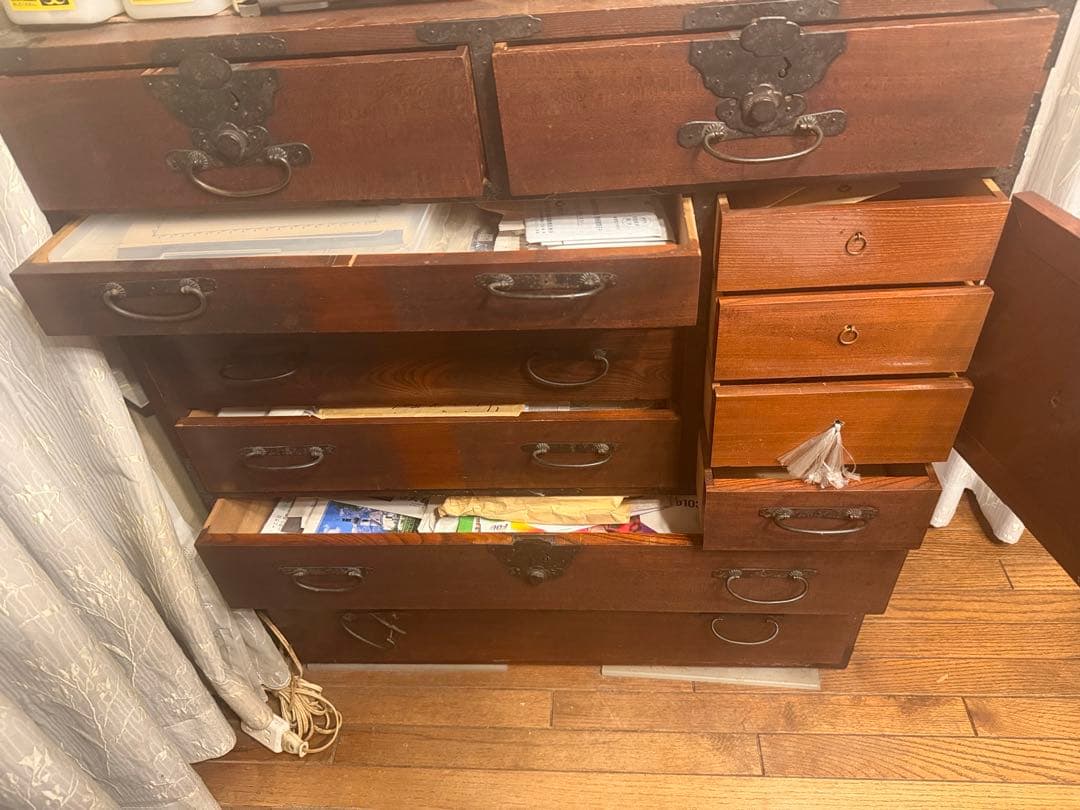 銘木　昭和レトロ素敵なアンティーク　タンス箪笥　収納けやき？欅？13箇所収納木工