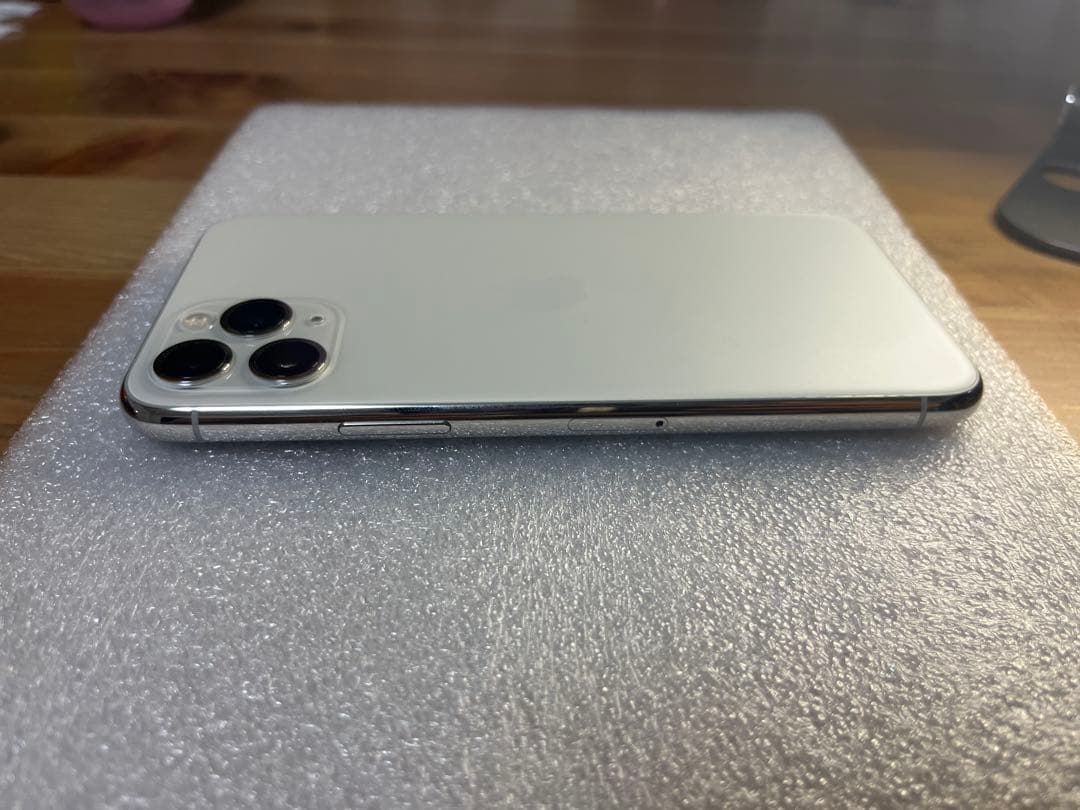 Apple iPhone 11 Pro シルバー 本体　バッテリー82%