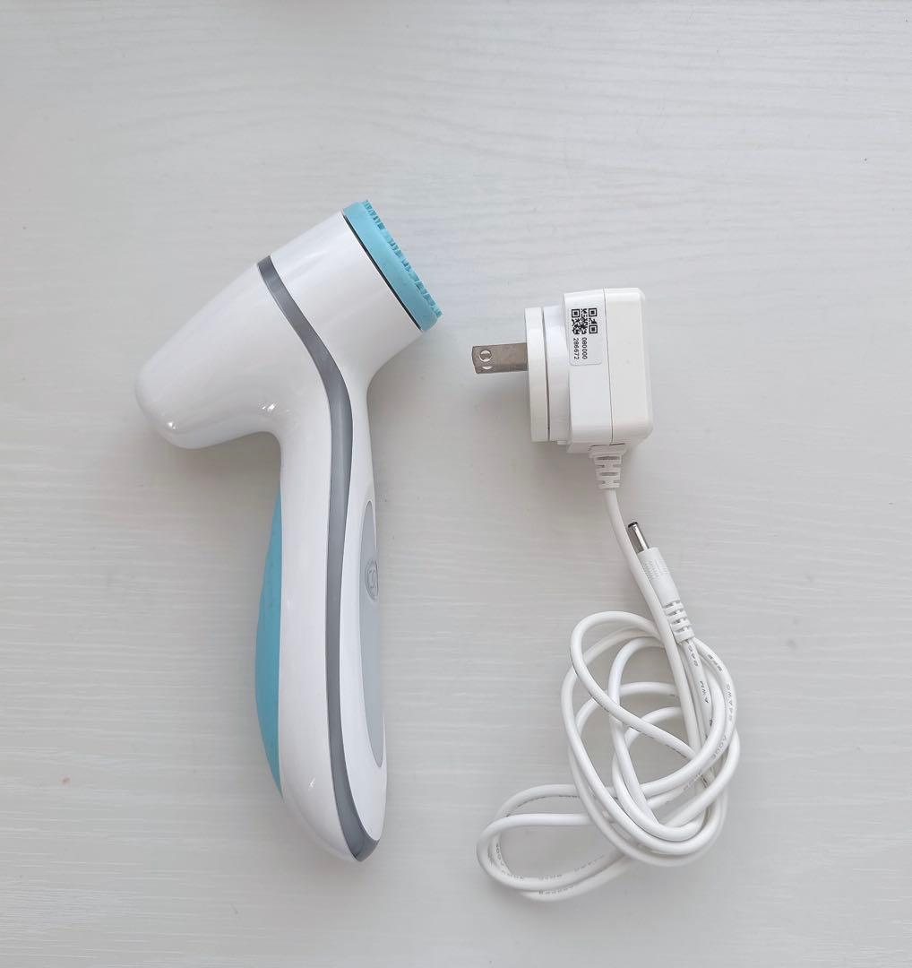 ルミスパ　ニュースキン　洗顔ブラシ ホワイト/ブルー 充電コードのみ