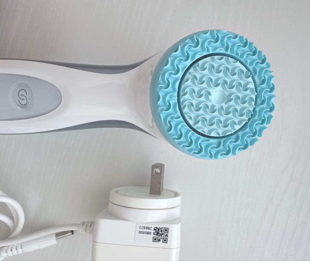 ルミスパ　ニュースキン　洗顔ブラシ ホワイト/ブルー 充電コードのみ