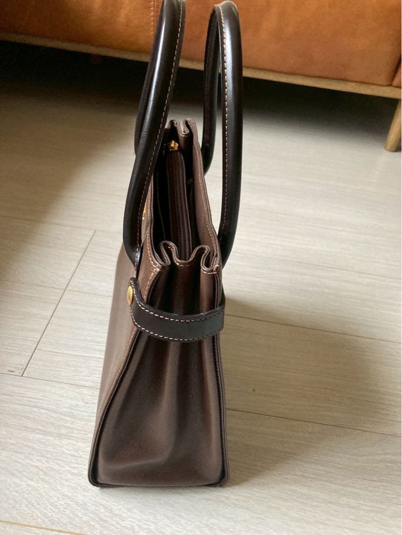 BURBERRYバーバリーレザーハンドバック