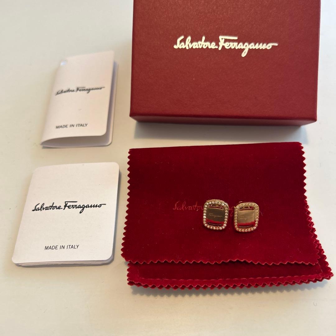 美品　フェラガモ　ピアス　ラインストーン