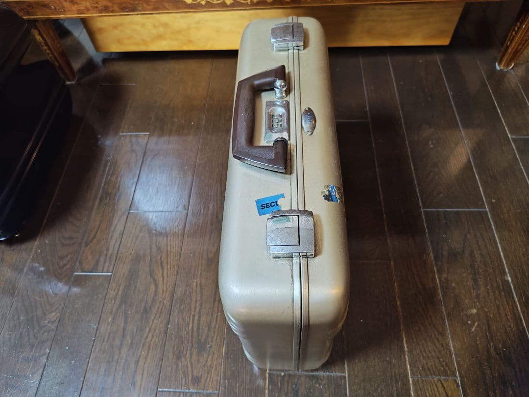 ゴールドアタッシュケース