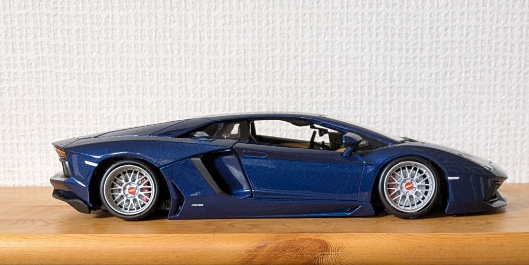 Burago ランボルギーニ アヴェンタドールLP700-4 カスタム車