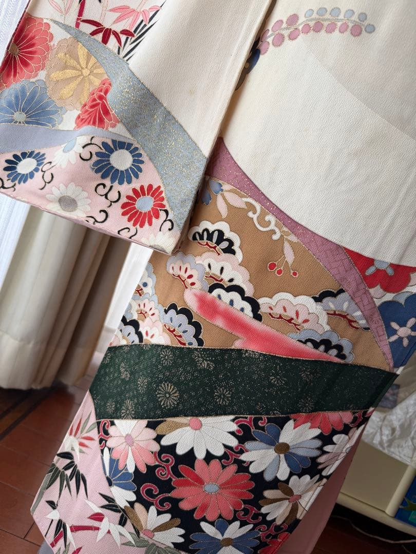 振袖フルセット ベージュホワイト 古典柄 金彩 手刺繍