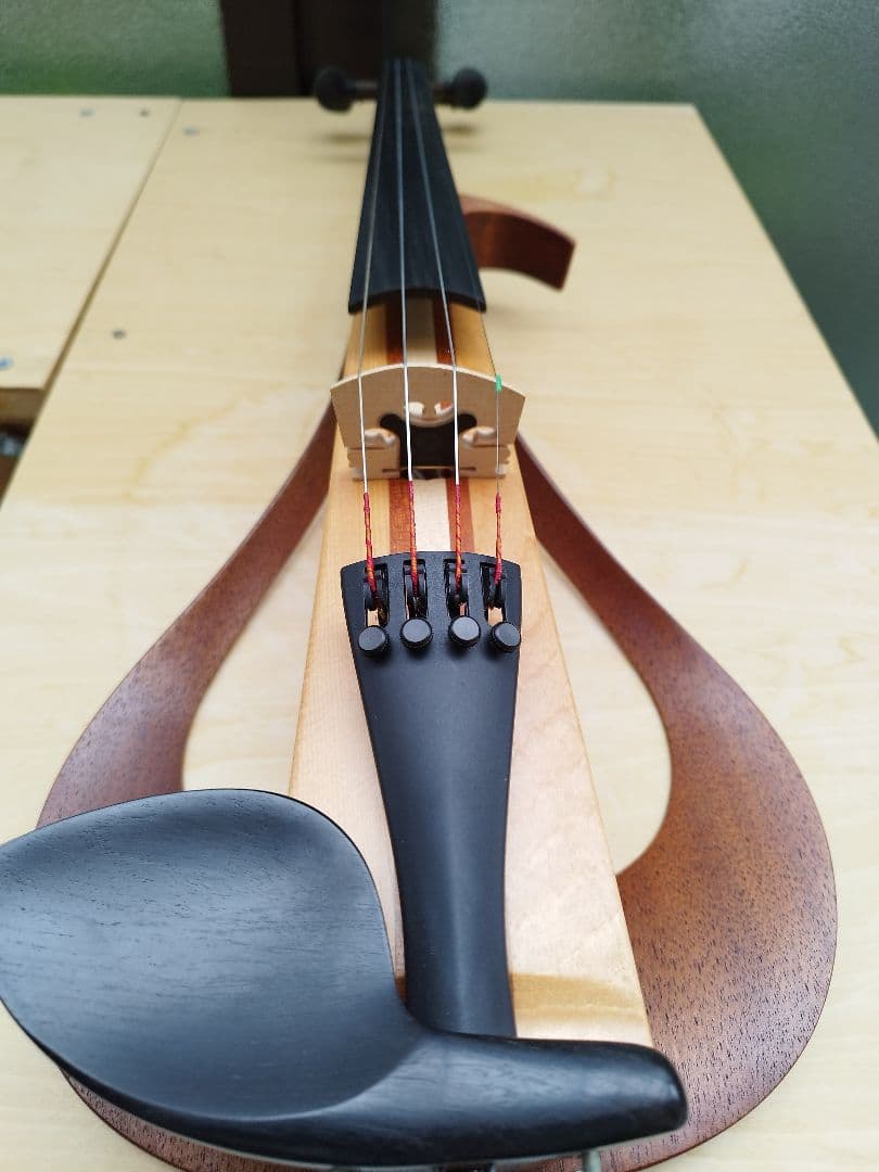 YEV104 エレクトリックバイオリン 4弦 ハードケースと弓付き