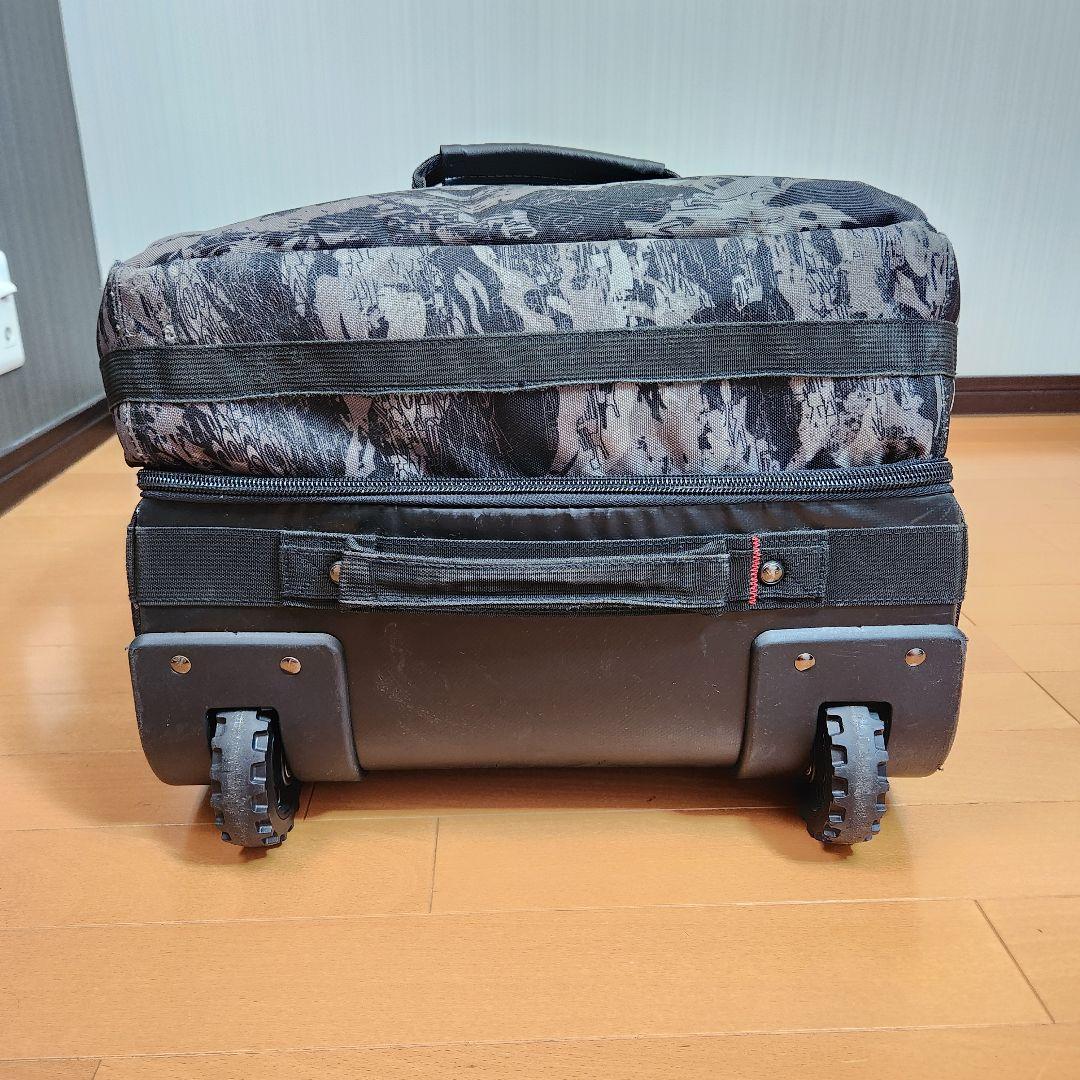 【のりぞ〜】 OAKLEY オークリー 大型 キャリーケース カモフラ