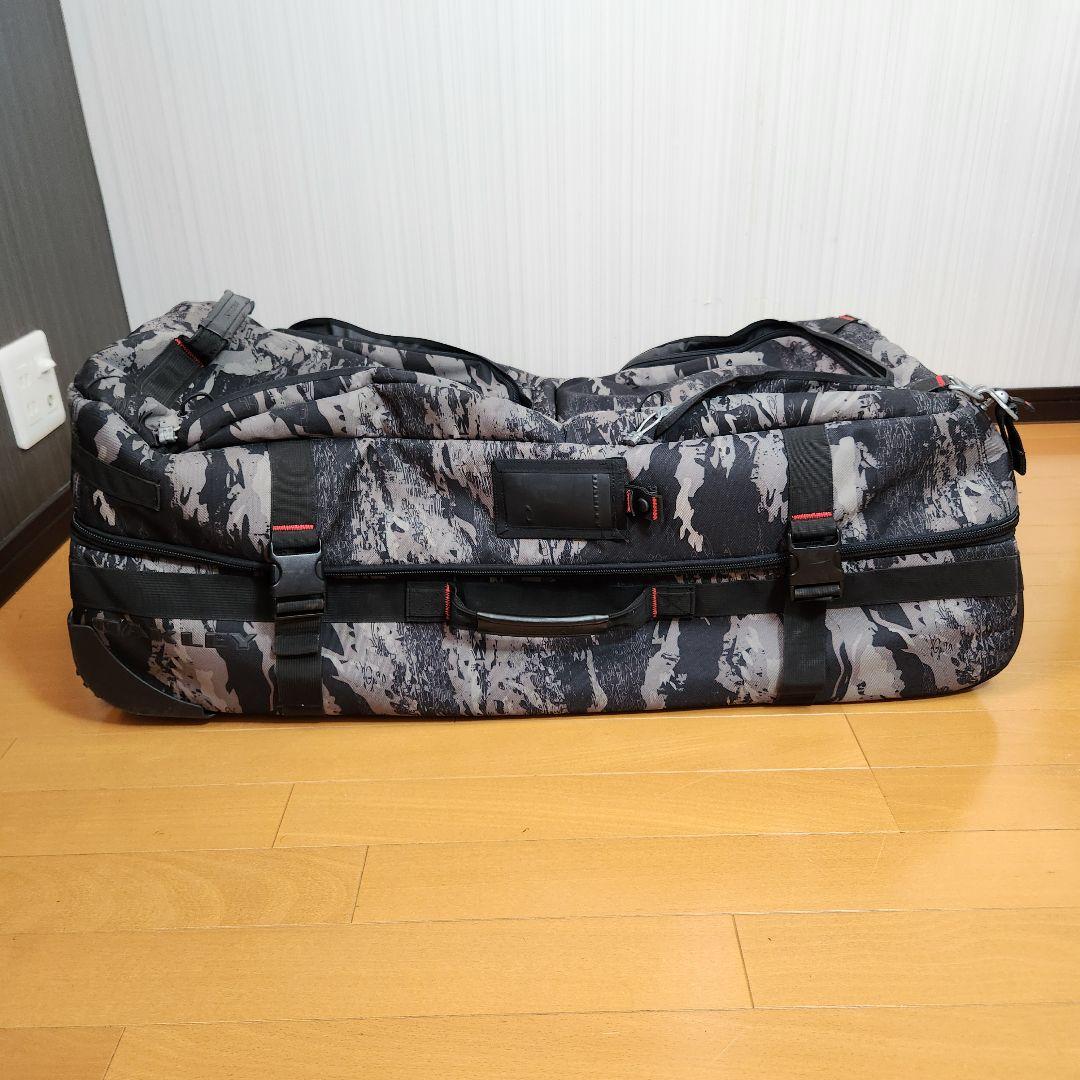 【のりぞ〜】 OAKLEY オークリー 大型 キャリーケース カモフラ