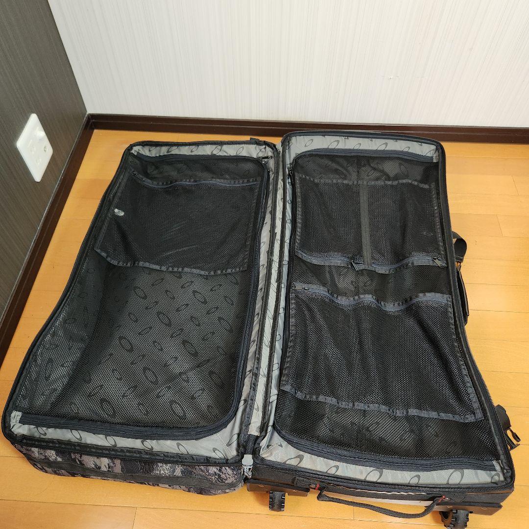 【のりぞ〜】 OAKLEY オークリー 大型 キャリーケース カモフラ